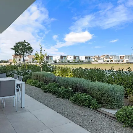 Serenity Waves 11 Lárnaca