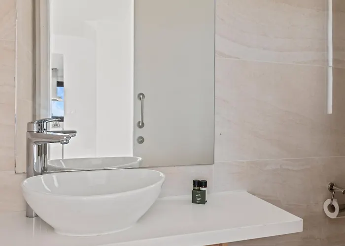 Serenity Waves 11 Lárnaca