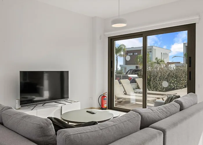 Serenity Waves 11 * Lárnaca